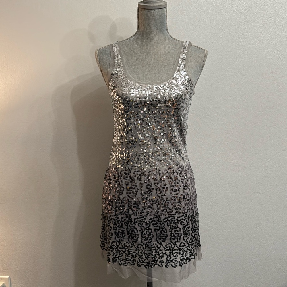 Romeo&Juliet Silver gradient Sequin Sleeveless Mini Dress Size M NWT